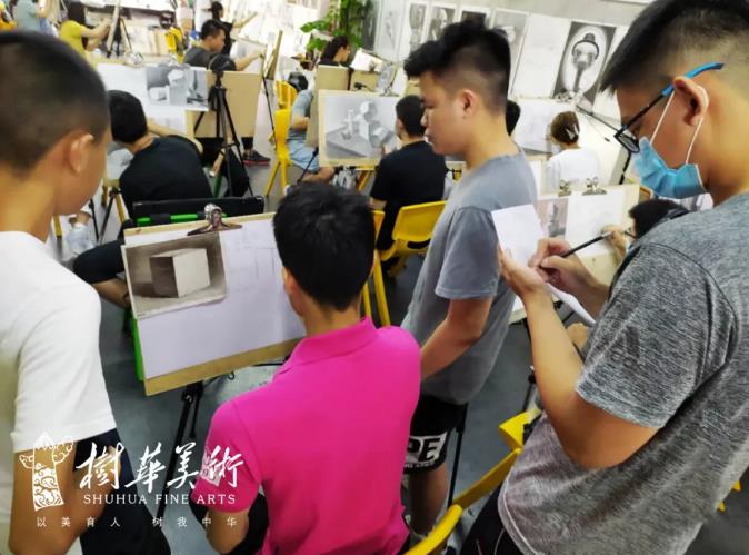 廣州樹華美術(shù)培訓(xùn)班成人部建筑加試全員通過